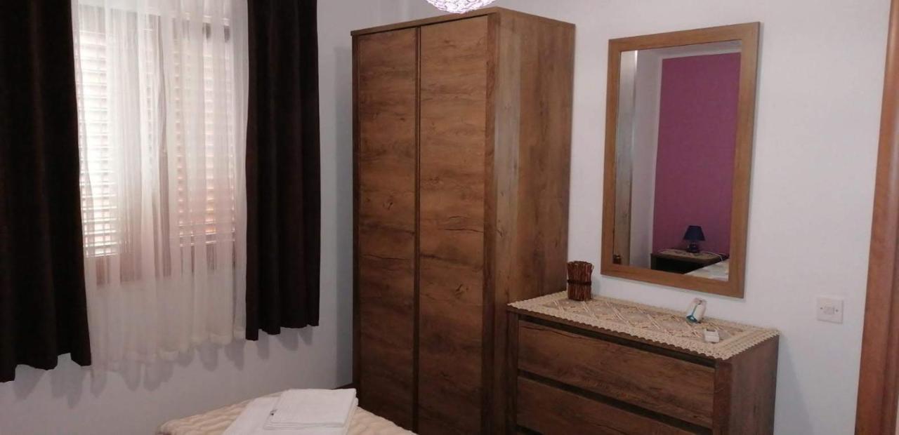 Apartments Vila Leona Pirovac Εξωτερικό φωτογραφία