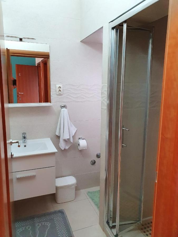 Apartments Vila Leona Pirovac Εξωτερικό φωτογραφία