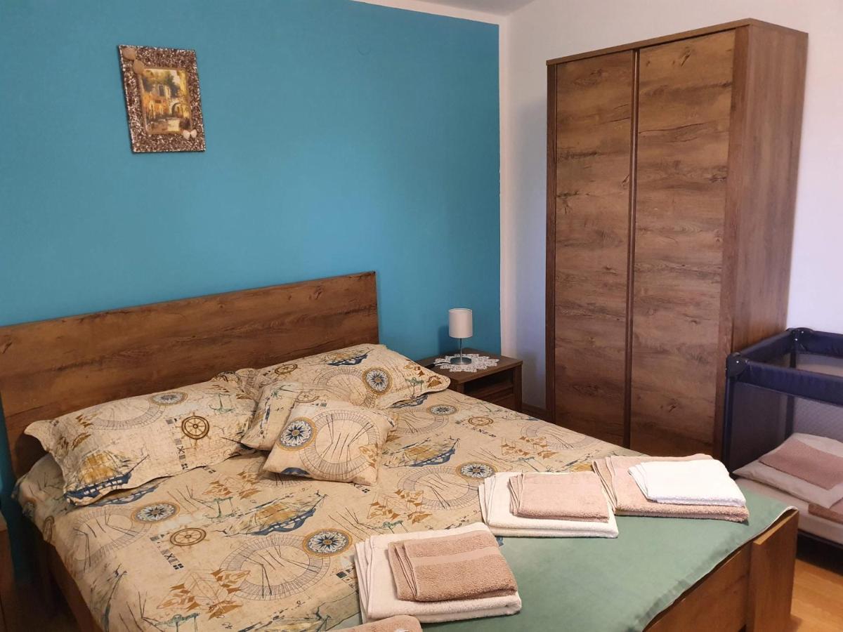 Apartments Vila Leona Pirovac Εξωτερικό φωτογραφία