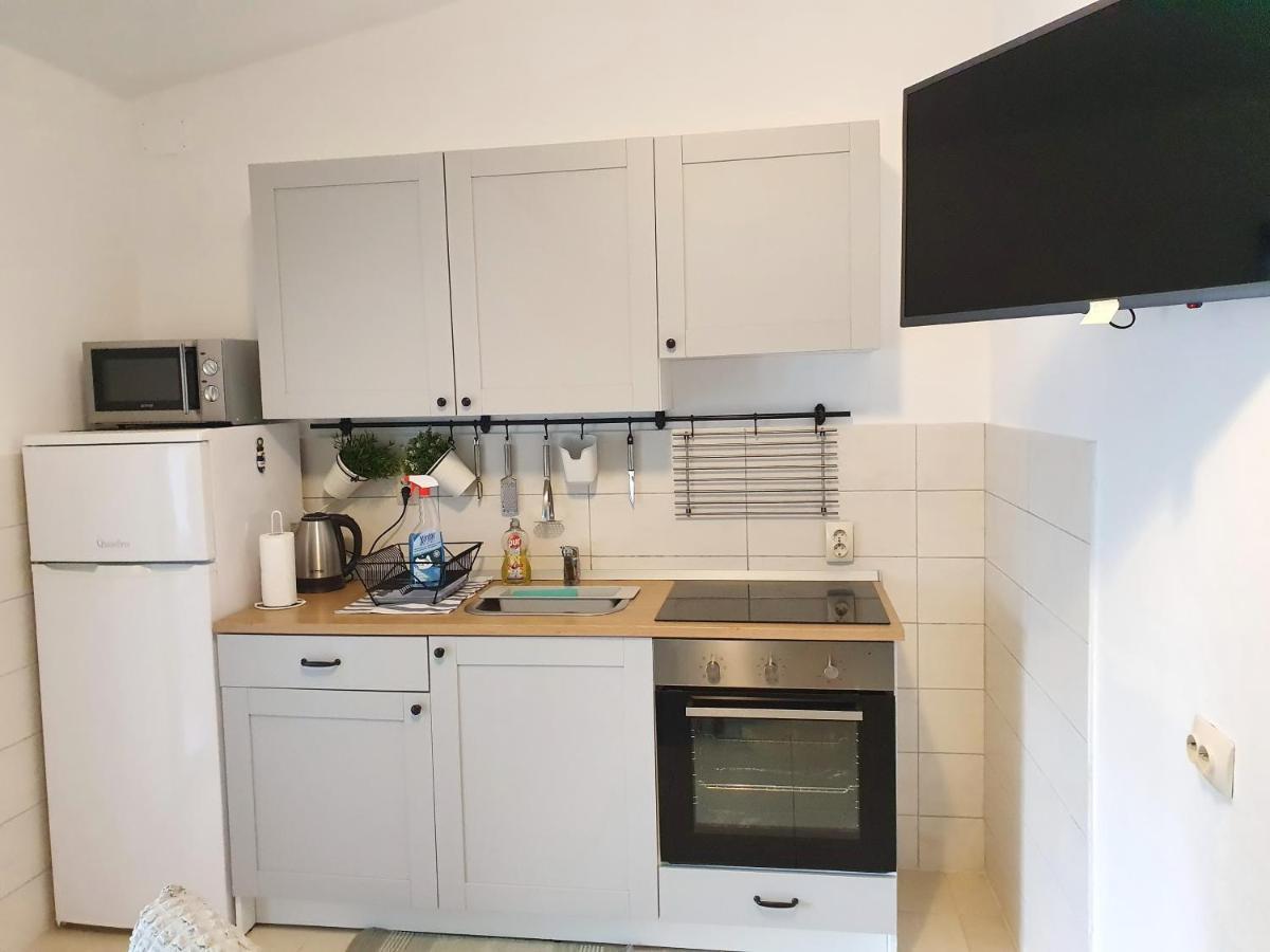 Apartments Vila Leona Pirovac Εξωτερικό φωτογραφία