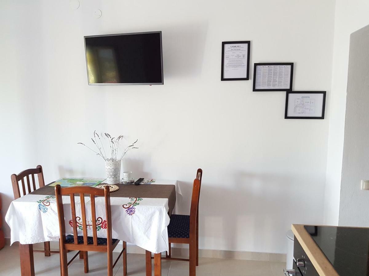 Apartments Vila Leona Pirovac Εξωτερικό φωτογραφία