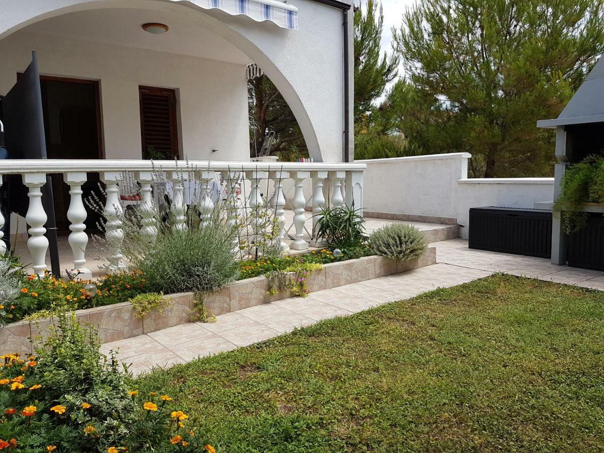 Apartments Vila Leona Pirovac Εξωτερικό φωτογραφία