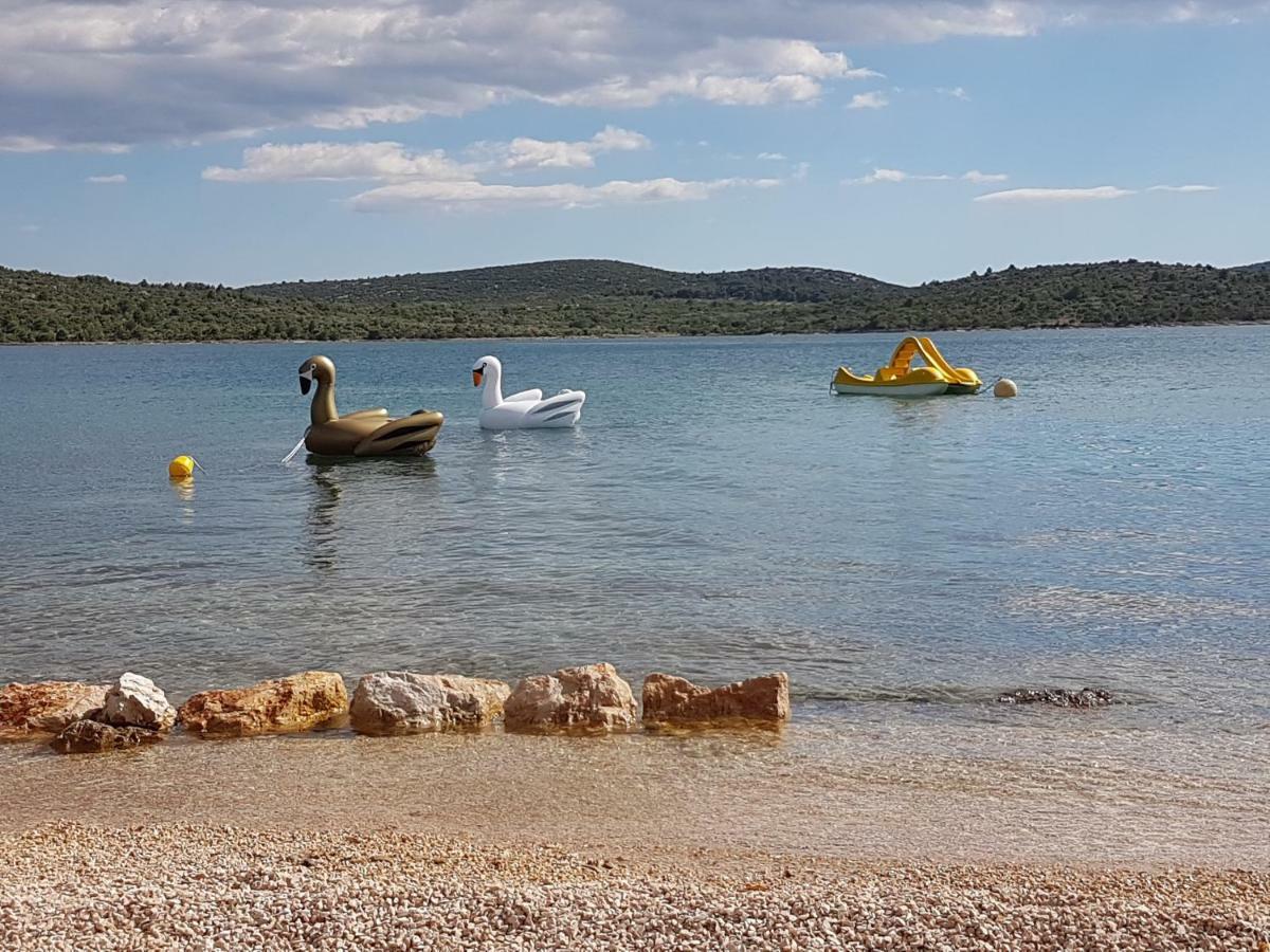 Apartments Vila Leona Pirovac Εξωτερικό φωτογραφία