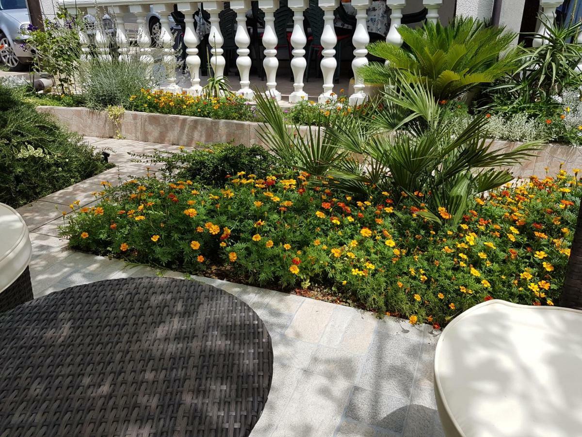 Apartments Vila Leona Pirovac Εξωτερικό φωτογραφία